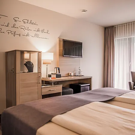 Steuer Hotel 3*